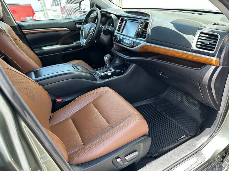 2017 Toyota Highlander Limited