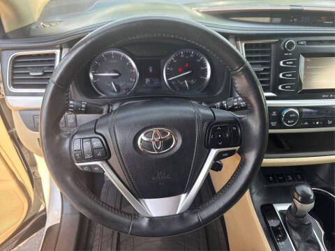 2015 Toyota Highlander LE