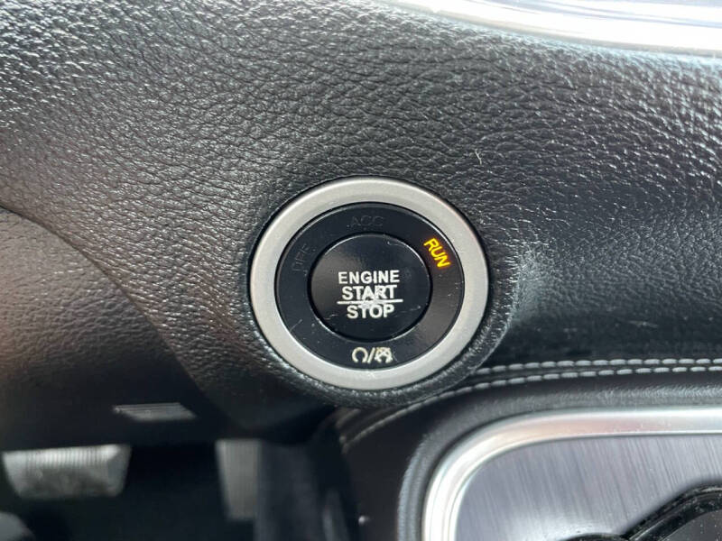 2017 Dodge Challenger SXT