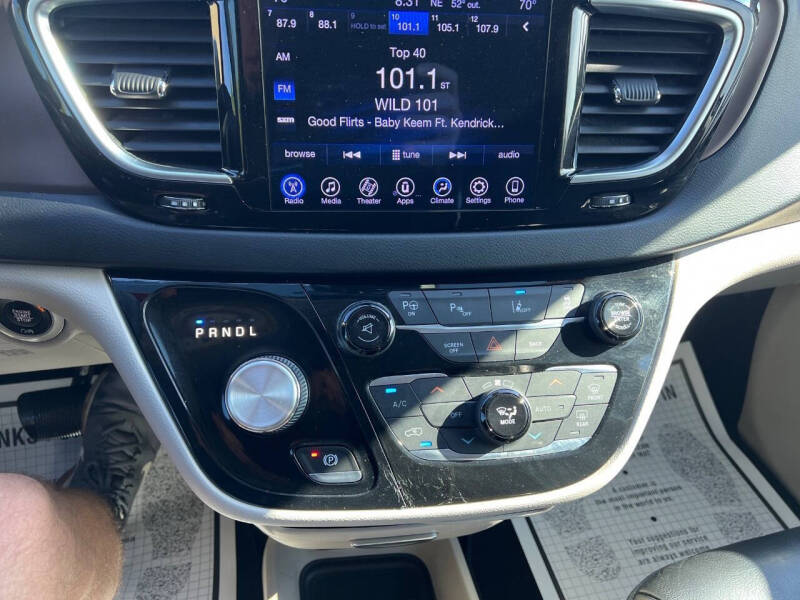 2017 Chrysler Pacifica Touring-L Plus