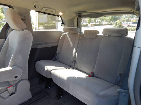 2015 Toyota Sienna LE 8-Passenger