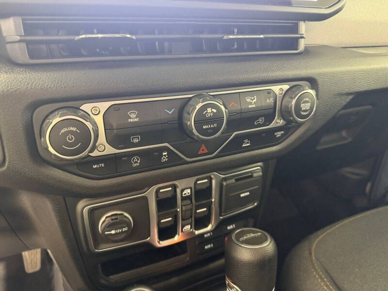 2024 Jeep Gladiator NightHawk