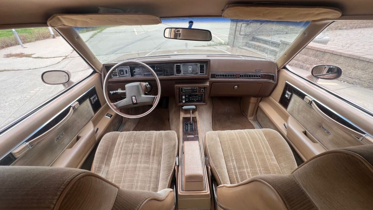 1985 Oldsmobile Cutlass Supreme 21