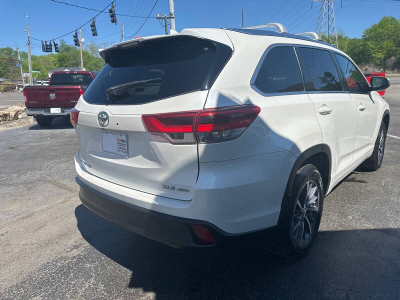2017 Toyota Highlander SE