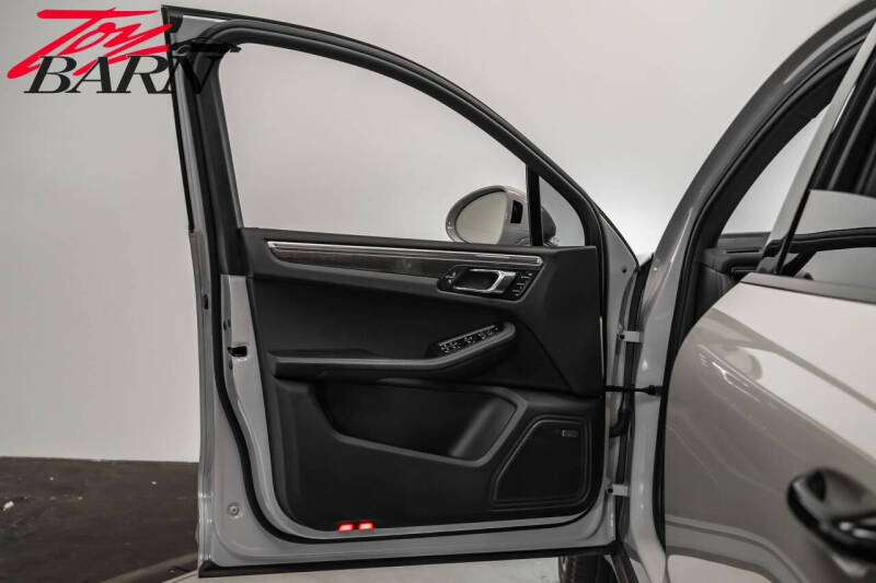 2023 Porsche Macan S