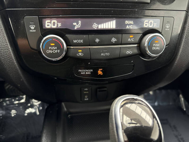 2017 Nissan Rogue Sport SV