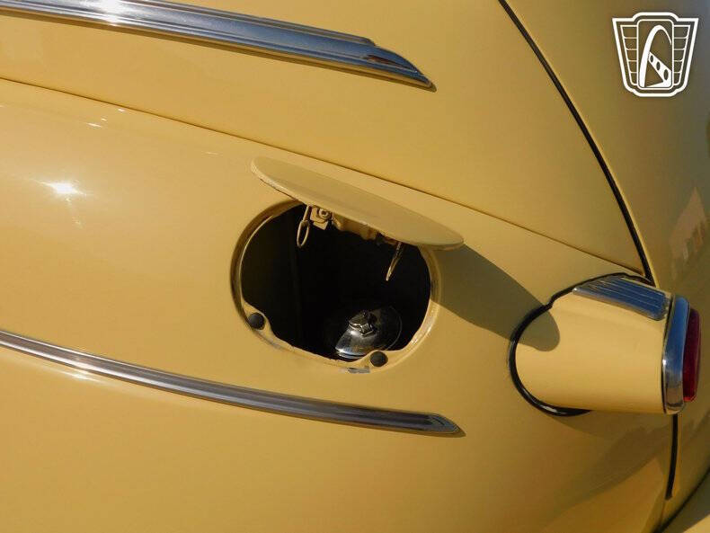 1942 Ford Super Deluxe