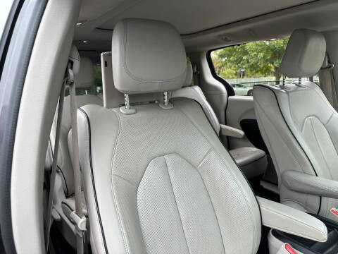 2017 Chrysler Pacifica Hybrid Platinum