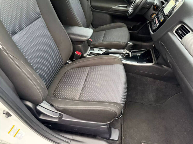 2017 Mitsubishi Outlander ES