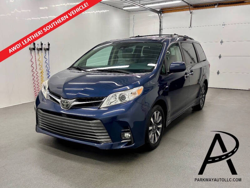 2020 Toyota Sienna XLE's photo