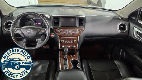 2017 Nissan Pathfinder Platinum