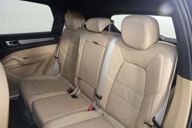 2022 Porsche Cayenne Platinum Edition