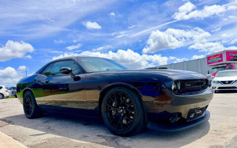 2017 Dodge Challenger 392 HEMI Scat Pack Shaker