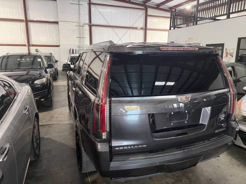 2017 Cadillac Escalade Luxury