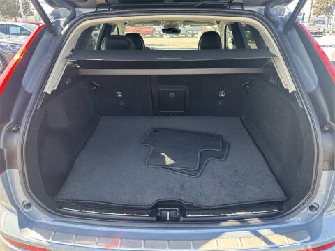 2024 Volvo XC60 B5 Plus Dark Theme