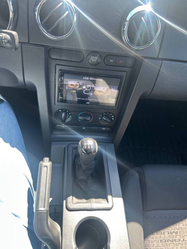 2006 Ford Mustang V6 Standard