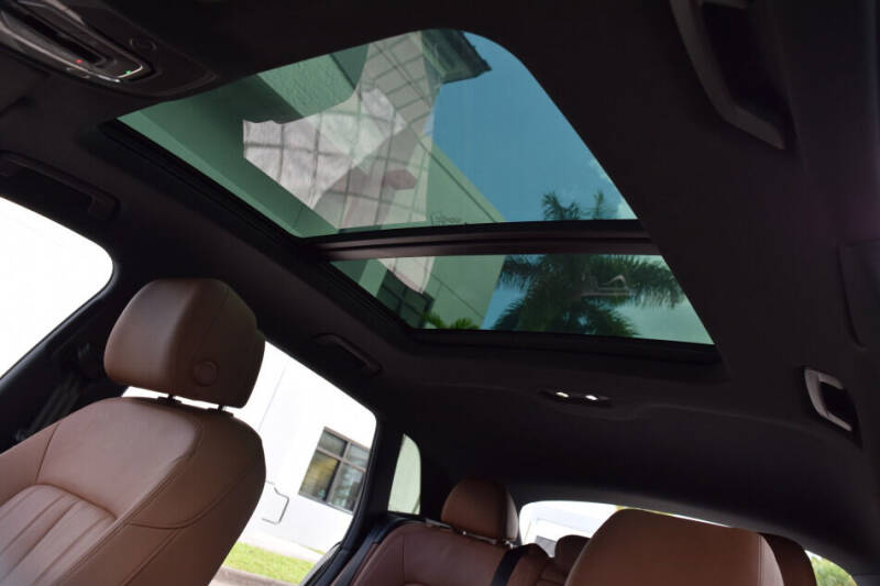 2022 Audi e-tron quattro Premium