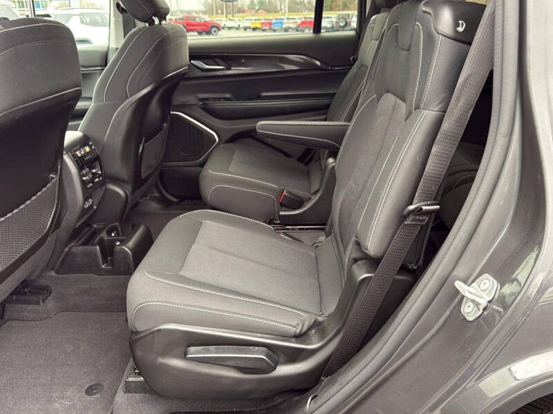 2022 Jeep Grand Cherokee L Laredo