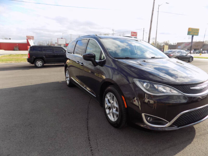 2017 Chrysler Pacifica Touring-L Plus