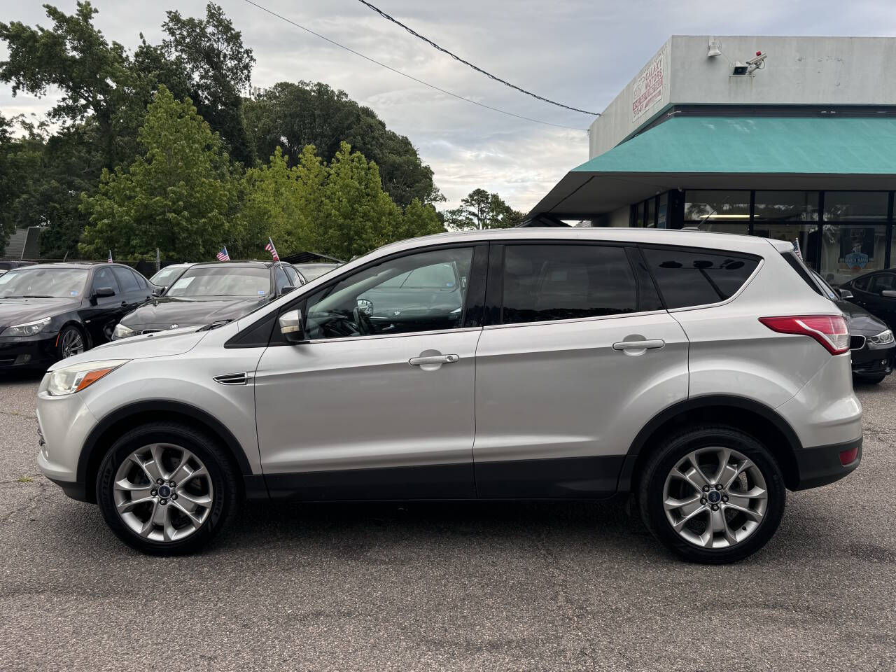 View vehicle photo 5