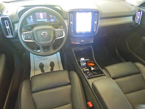 2025 Volvo XC40 B5 Plus Bright Theme