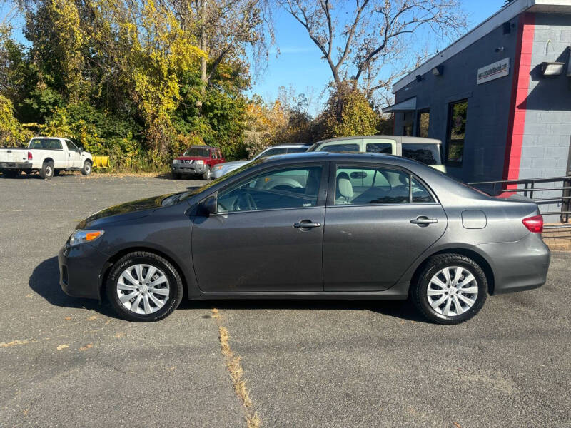 2013 Toyota Corolla LE photo 2