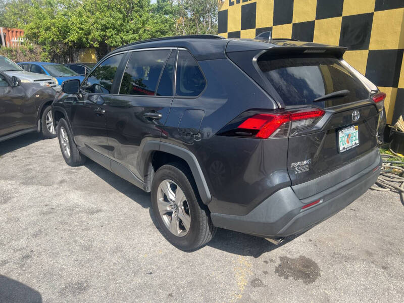 2020 Toyota RAV4 XLE