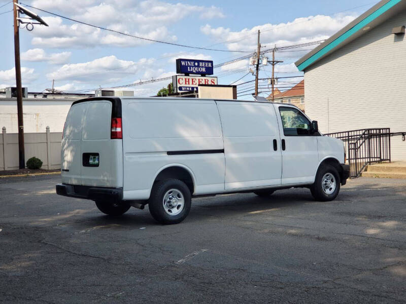 2023 Chevrolet Express 2500