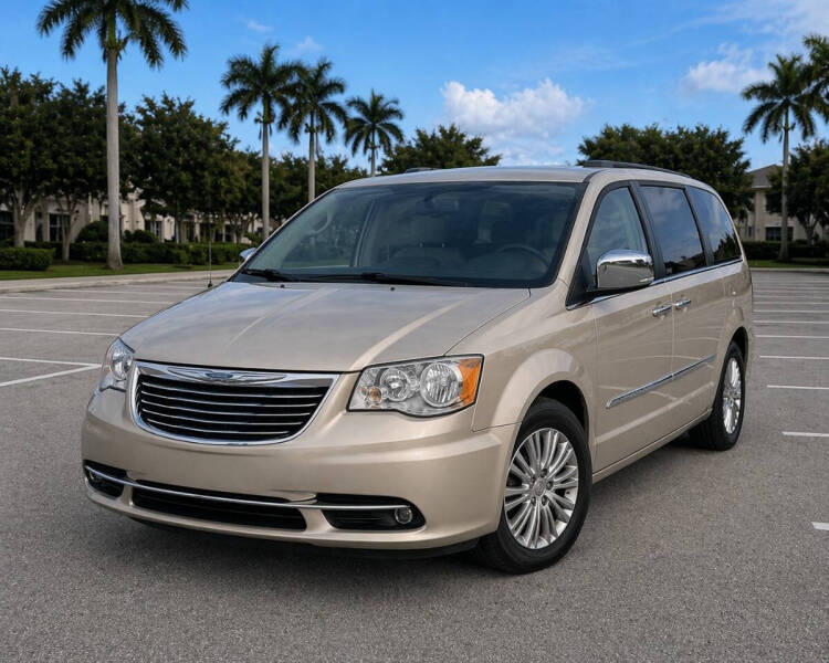 2013 Chrysler Town and Country Touring-L