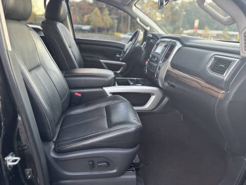 2017 Nissan Titan SL