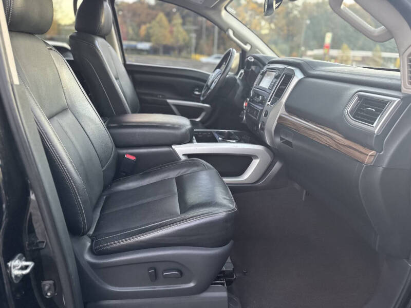 2017 Nissan Titan SL