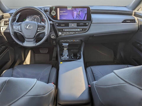 2024 Lexus ES 300h Luxury