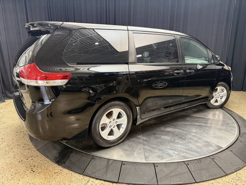 2011 Toyota Sienna Base 7-Passenger