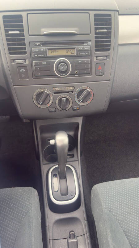 2010 Nissan Versa 1.8 S