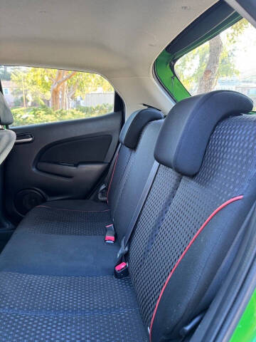 2013 Mazda MAZDA2 Touring