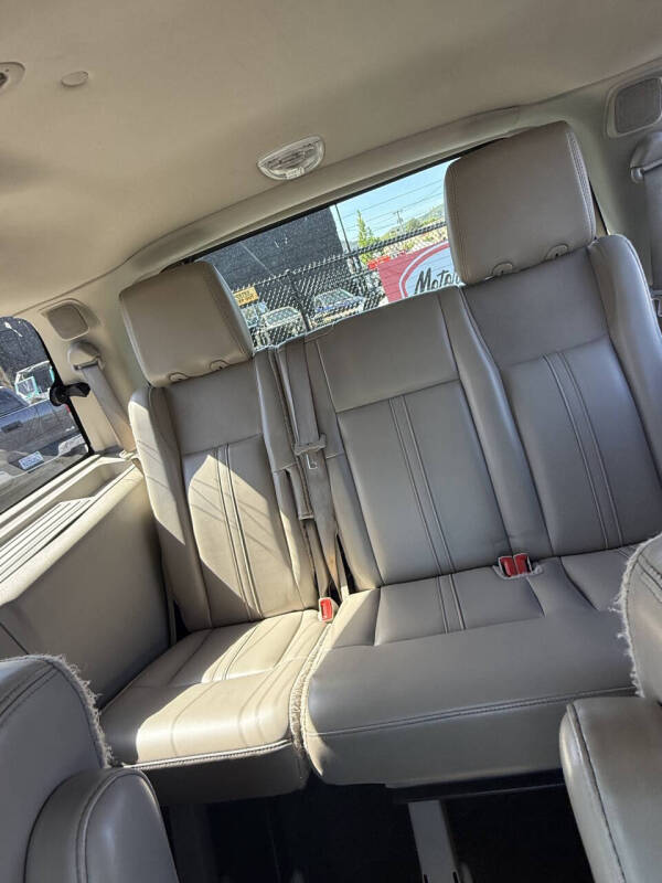 2017 Lincoln Navigator Select - Photo 13