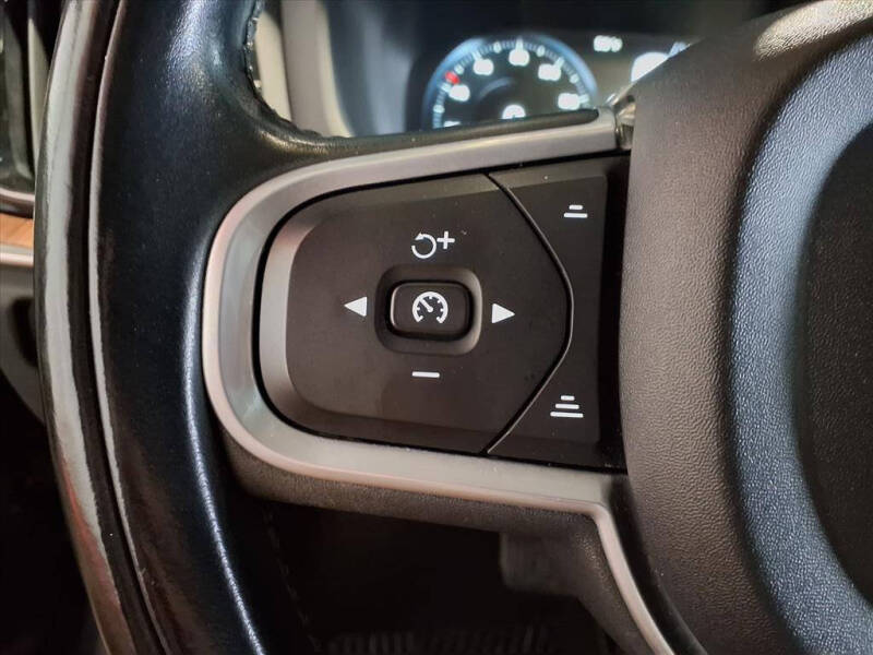 2022 Volvo S60 B5 Momentum