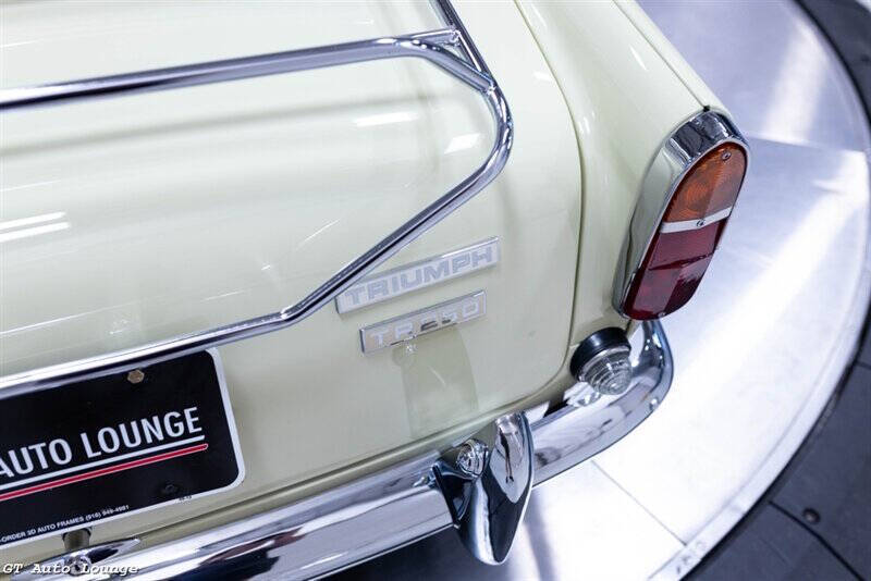 1968 Triumph TR250 35