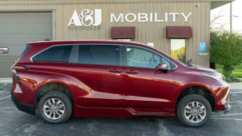 2022 Toyota Sienna LE 8-Passenger