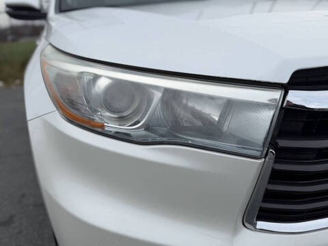 2016 Toyota Highlander LE