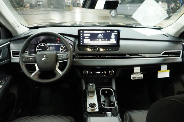 2026 Mitsubishi Outlander ES
