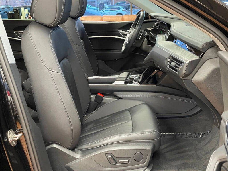 2021 Audi e-tron quattro Premium