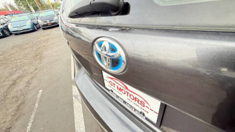 2012 Toyota Prius v Two