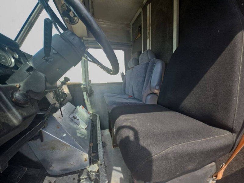 1998 Freightliner MT45 Chassis