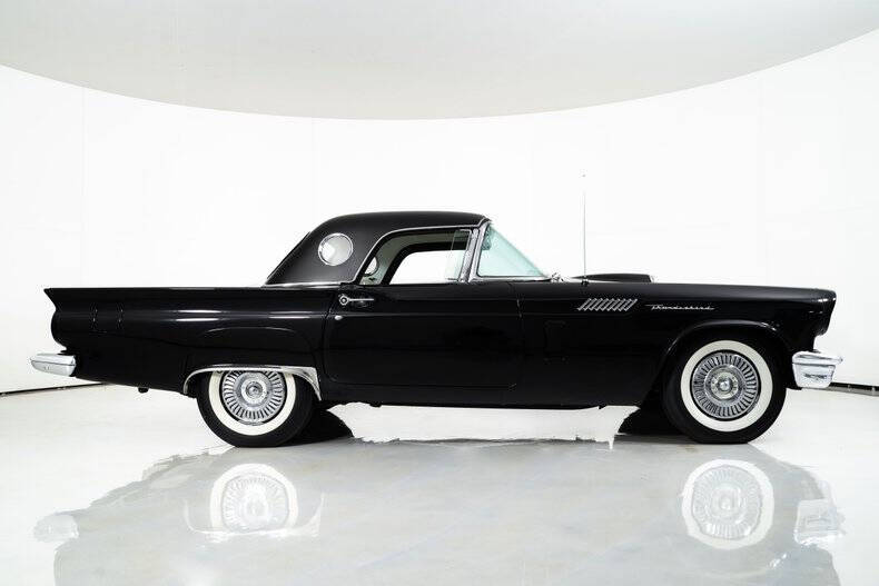 1957 Ford Thunderbird