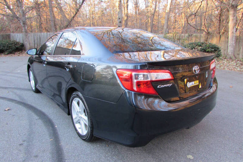 2014 Toyota Camry SE photo 3