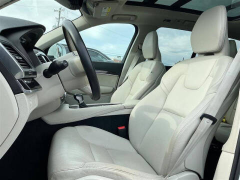 2019 Volvo XC90 T6 Momentum