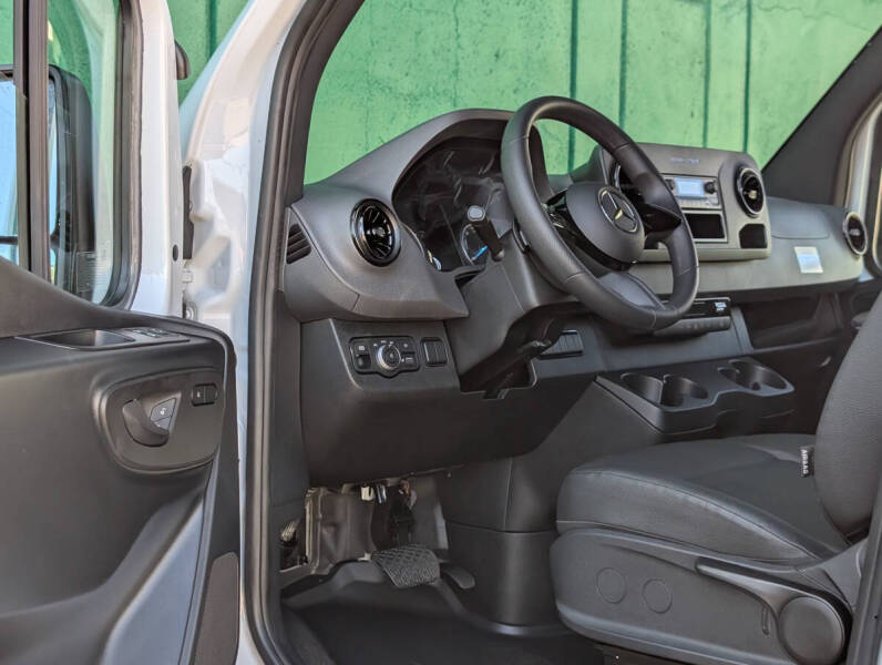 2024 Mercedes-Benz eSprinter 2500