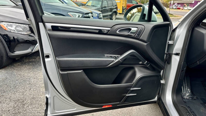 2011 Porsche Cayenne S Hybrid