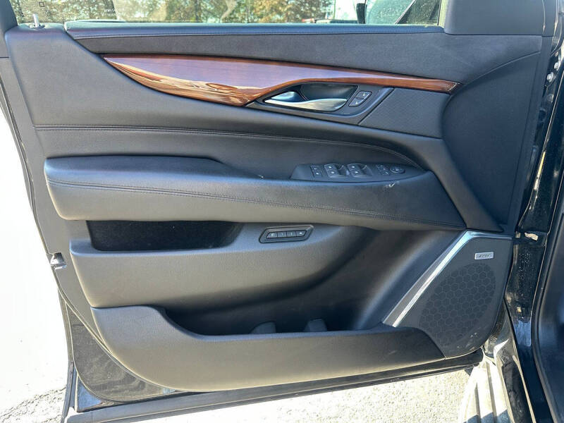 2017 Cadillac Escalade Luxury